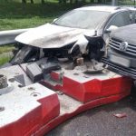 У Стрийському районі під час руху з вантажівки випала бетонна плита і спричинила дві дорожні аварії