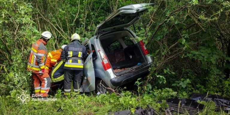 У Шептицькому фатальне зіткнення Renault і Peugeot — загинула водійка