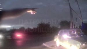 У Львові 23-річний водій ВАЗу повалив дорожній знак і стверджував, що не був за кермом