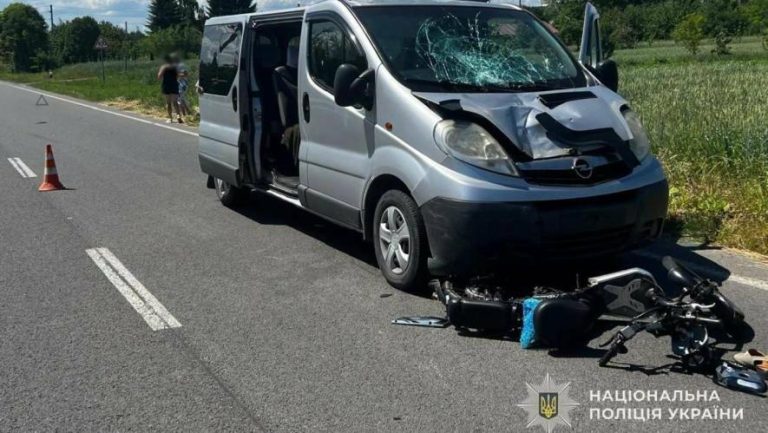 Смертельна ДТП на Самбірщині: 74-річна водійка електромопеда загинула після зіткнення з мікроавтобусом