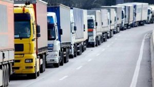 Спека на Львівщині: запровадили обмеження руху вантажівок