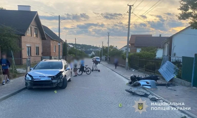 Двоє неповнолітніх мотоциклістів отримали травми в ДТП у Миколаєві Стрийського району