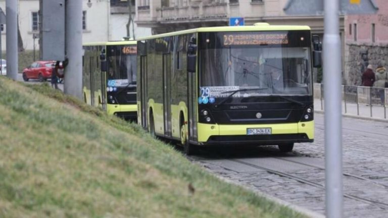 У Львові влітку зменшать кількість автобусних одиниць на низці маршрутів — названо, де саме
