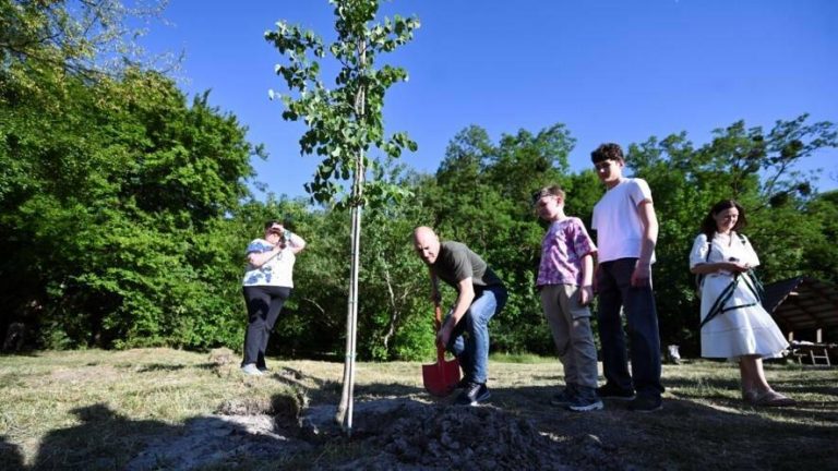 Від ключів до нового дому: у Львові провели благодійну акцію на підтримку переселенців
