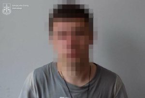 У Шептицькому троє підлітків напали на перехожого посеред вулиці, побили його й відібрали сумку