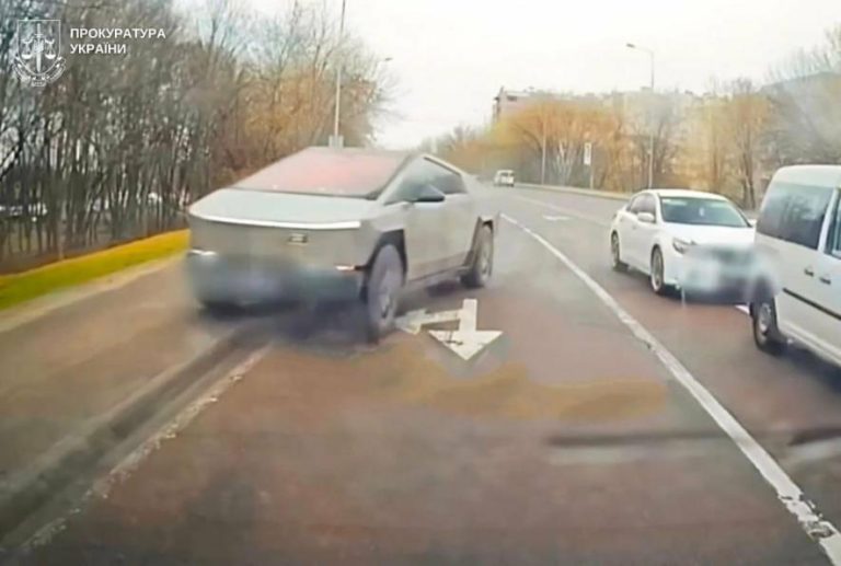 У Львові перед судом постане водій Hummer і Tesla, що тричі сідав за кермо напідпитку
