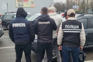 У Львові судитимуть колишнього викладача, який за $10 тисяч обіцяв фіктивне працевлаштування в Інтерполі для виїзду за кордон