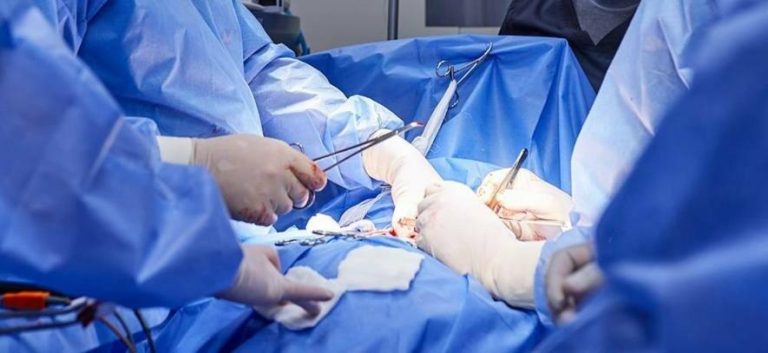 У Львові врятували життя: після трьох років гемодіалізу пацієнту пересадили нирку
