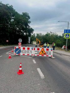 Через аварію колектора на Богданівській частково обмежили рух транспорту