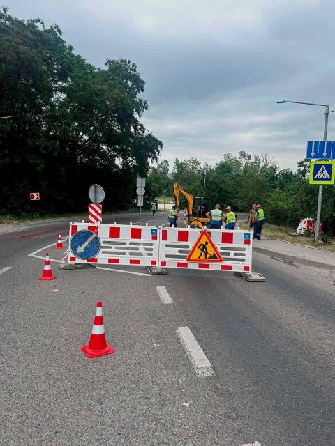 Через аварію колектора на Богданівській частково обмежили рух транспорту