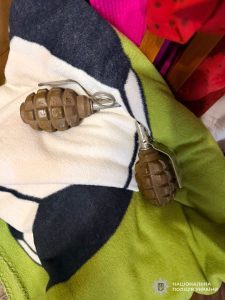 У Львові затримали чоловіка, підозрюваного в незаконному зберіганні гранат і патронів