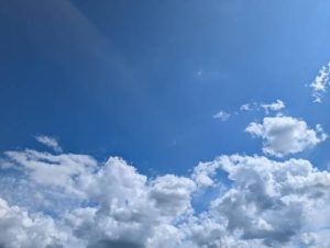 Російські війська завдали по Україні удару понад сотні ракет і дронів