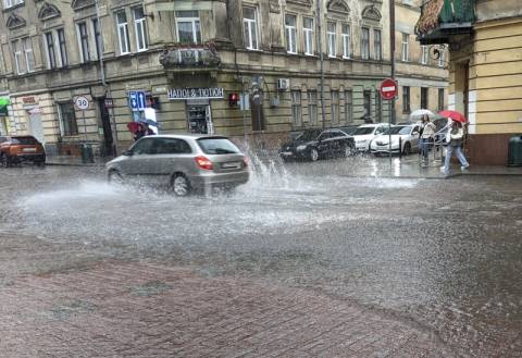 Гроза у четвер — повітря прогріється до +23°C
