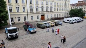 П’ять нових мікроавтобусів і автовишка поповнили автопарк Львівелектротрансу