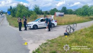 На Золочівщині під час зіткнення з авто травмувався велосипедист