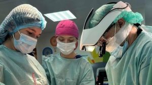 Рекордна операція у Львові — 12-річній дівчинці видалили 4-кілограмову пухлину в дитячій лікарні