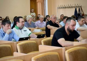 Вантажівки з аргілітом нищать дорожнє полотно на Львівщині