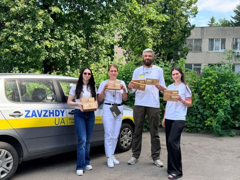Львів передав військовим 10 сучасних систем звʼязку для FPV-дронів