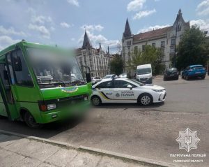 Маршрутки на Львівщині під ретельною перевіркою інспекторів (ФОТО)
