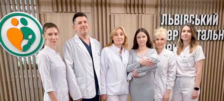 У львівській клініці провели рідкісну операцію і видалили 17-сантиметрову пухлину новонародженій