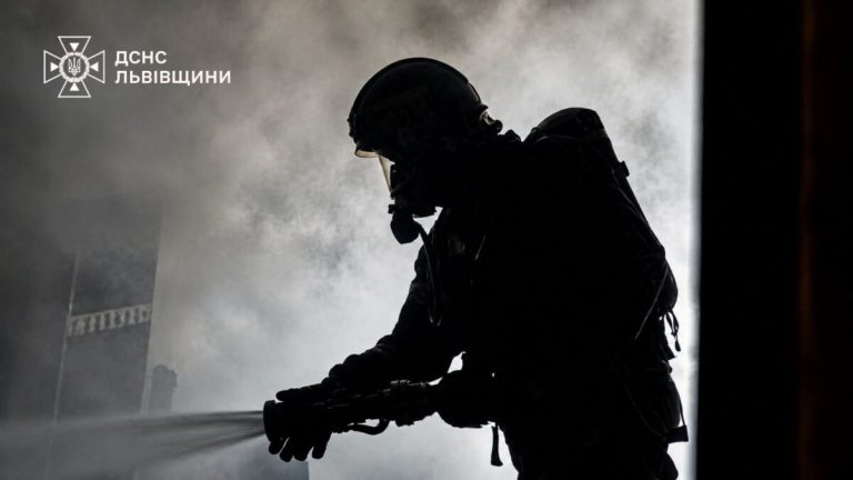 У Новояворівську вогонь охопив балкон дев’ятиповерхівки