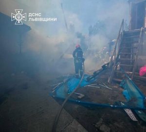 Матір і донька постраждали під час пожежі в господарській будівлі у Львові