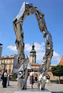 У Львові посадовець обласної ради різко розкритикував скульптуру у галереї Козицького