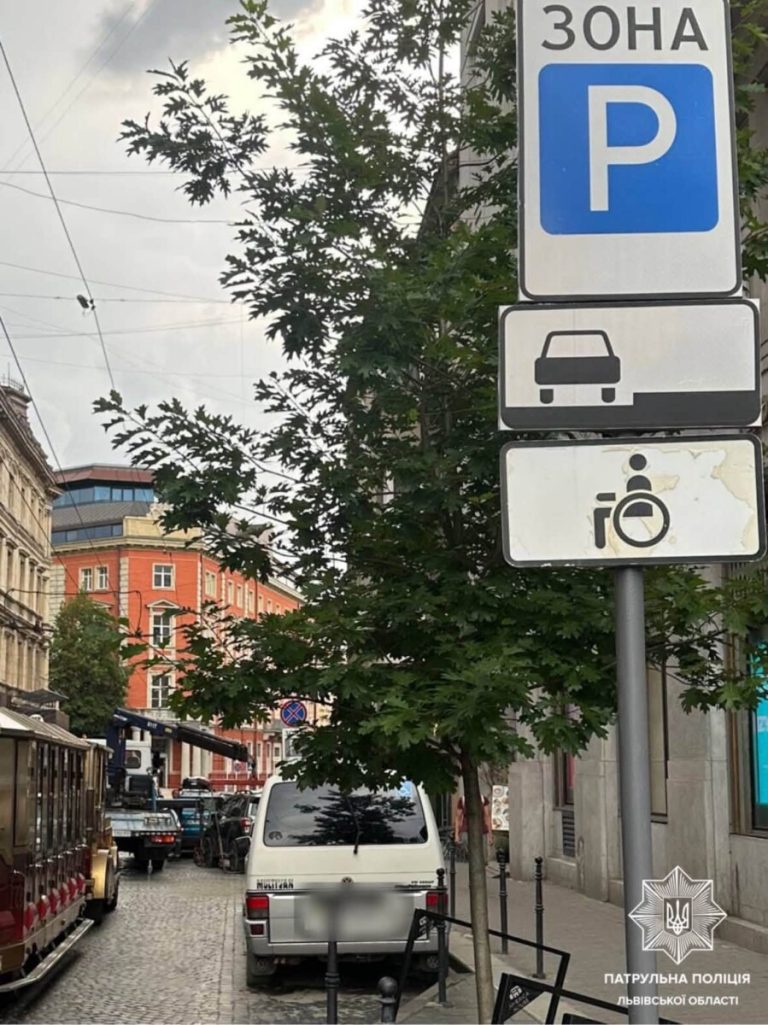 Садовому у Львові допомагають місцеві правоохоронці