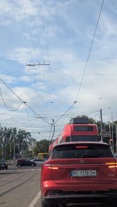 У Львові трамвай зупинився через обрив пантографа