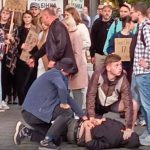 Під час мітингу в центрі Львова правоохоронці затримали чоловіка з ножем (ФОТО)