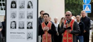 Три роки від трагедії: у Львові вшанували пам’ять десяти загиблих внаслідок російського ракетного удару
