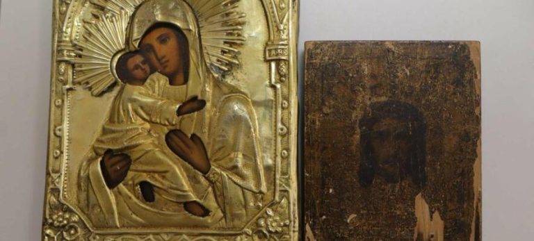 Львівська митниця передала музеям ікони та антикварні книги, врятовані від контрабанди