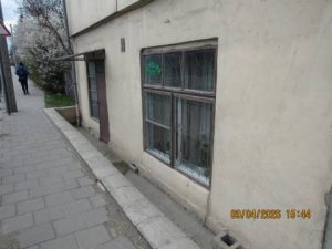 Комунальне приміщення на бічній вулиці Городоцької виставили на продаж за 3 млн грн
