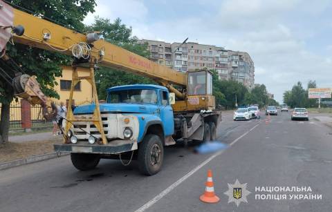 У Шептицькому нетверезий водій автокрана смертельно збив пішохода