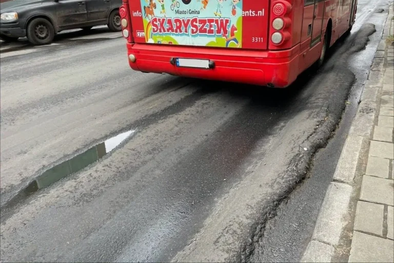 Підрядник ліквідує дефекти після ремонту на вулиці Зеленій