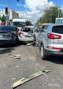 П’яний кермувальник спричинив серйозну ДТП на Стрийській у Львові — в аварію потрапили п’ять авто