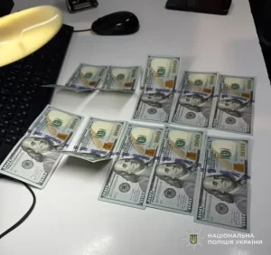 На Львівщині до суду скерували інспектора митниці, якого звинувачують у одержанні хабарів