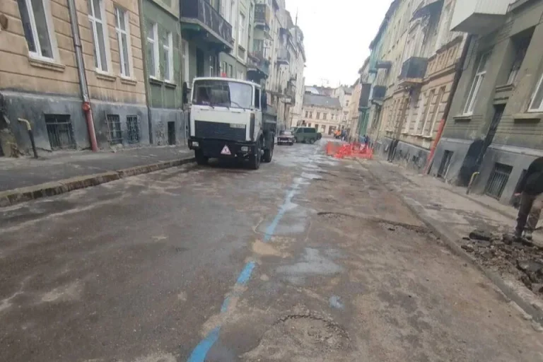 У Львові тимчасово закриють рух на вулиці Сембратовичів через ремонт