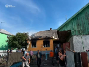 У Дулібах сусіди оперативно приборкали вогонь у житловому будинку