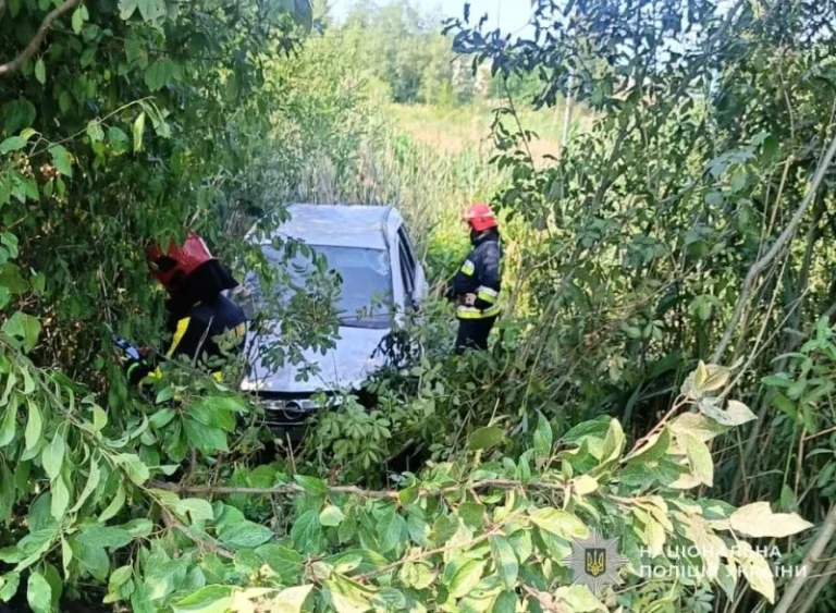 Смертельна ДТП на Львівщині: водій Opel Zafira загинув після з’їзду в кювет