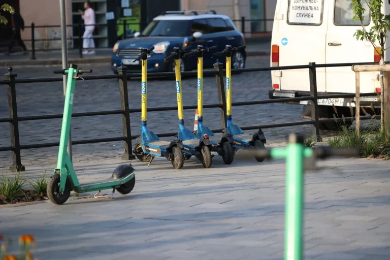 У Львові жорсткіше регулюють користування електросамокатами