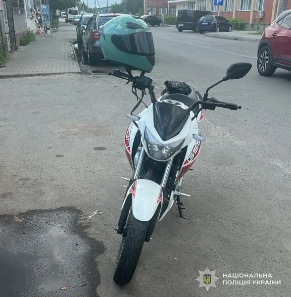 У Раві-Руській мотоцикл наїхав на жінку, поліція з’ясовує обставини ДТП
