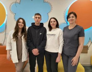 У Львові лікарі повернули зір 17-річному хлопцю після травми ока дротом болгарки