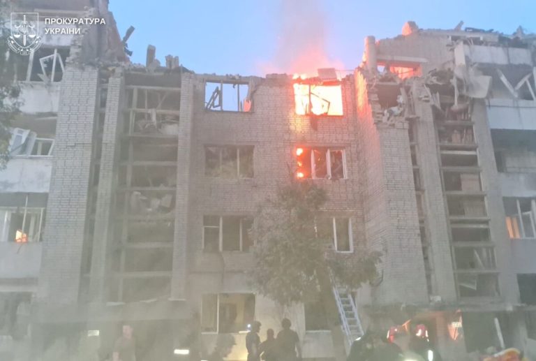 Львів під ракетним ударом: постраждали житлові квартали