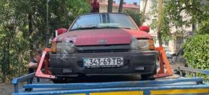 Львів очищає вулиці від покинутих авто у рамках продовженої евакуації