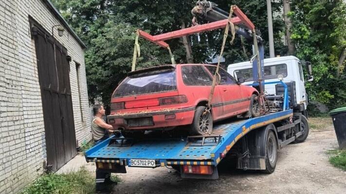 У Львові через ігнор власників евакуювали ще 11 покинутих автомобілів