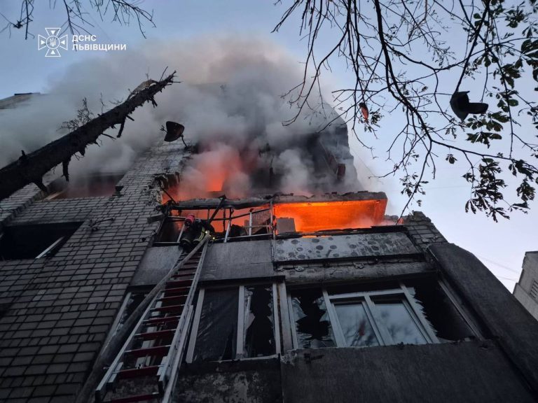 Після ракетної атаки у Львові постраждали 26 людей, пошкоджено будинок на вулиці Патона
