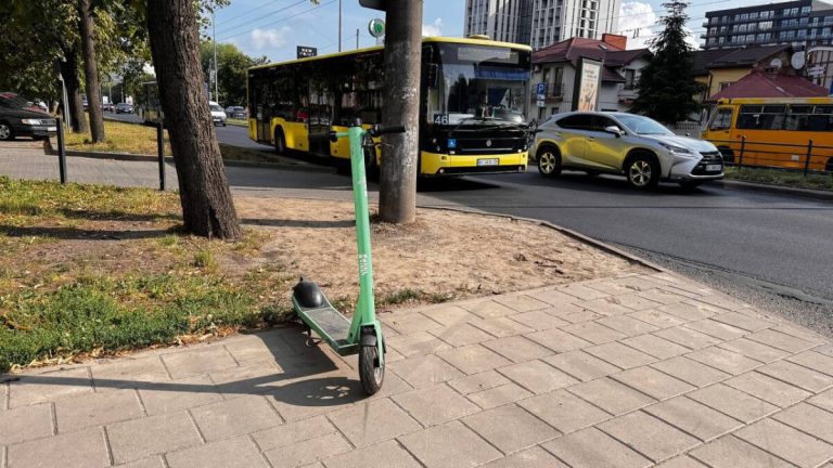 У Львові 19 дітей із важкими травмами доставили до лікарень після катання на електросамокатах