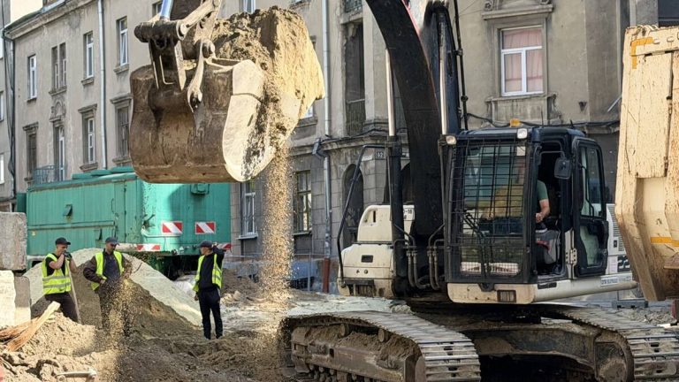 У Львові триває другий етап реконструкції вулиці Залізничної