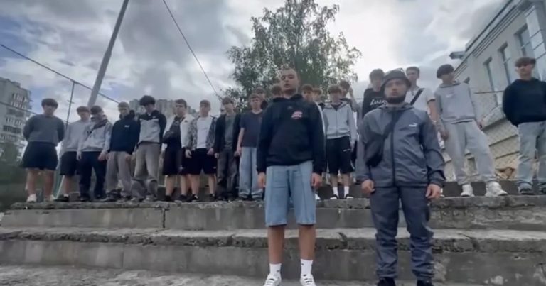 У Львові двоє молодиків, помічені під час стрибків по авто ТЦК, відкрито визнали провину